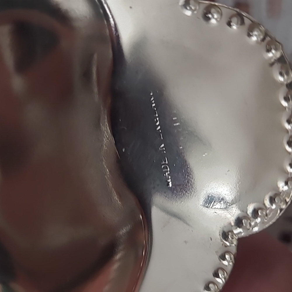 Red and Silver Decorative Shell Dish - Picture 5 of 13